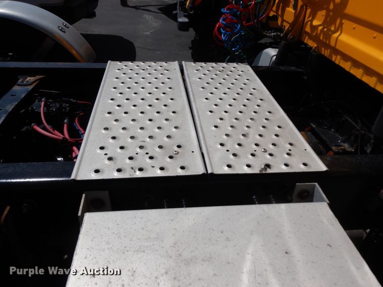 image for item DC2091 2016 Freightliner Cascadia 125  semi truck