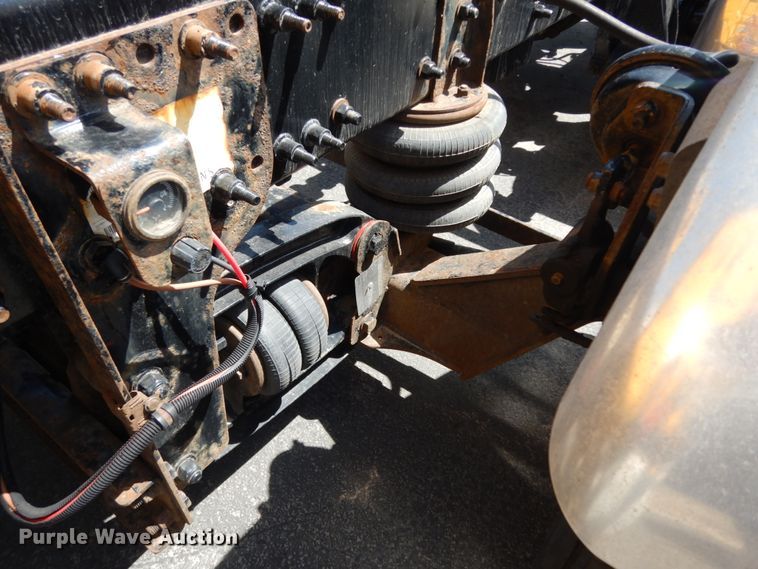 image for item DC2091 2016 Freightliner Cascadia 125  semi truck