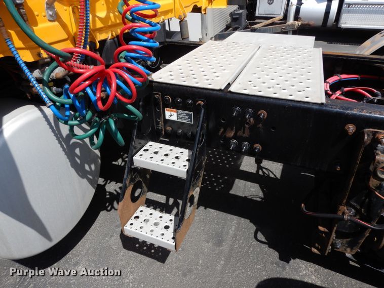 image for item DC2091 2016 Freightliner Cascadia 125  semi truck