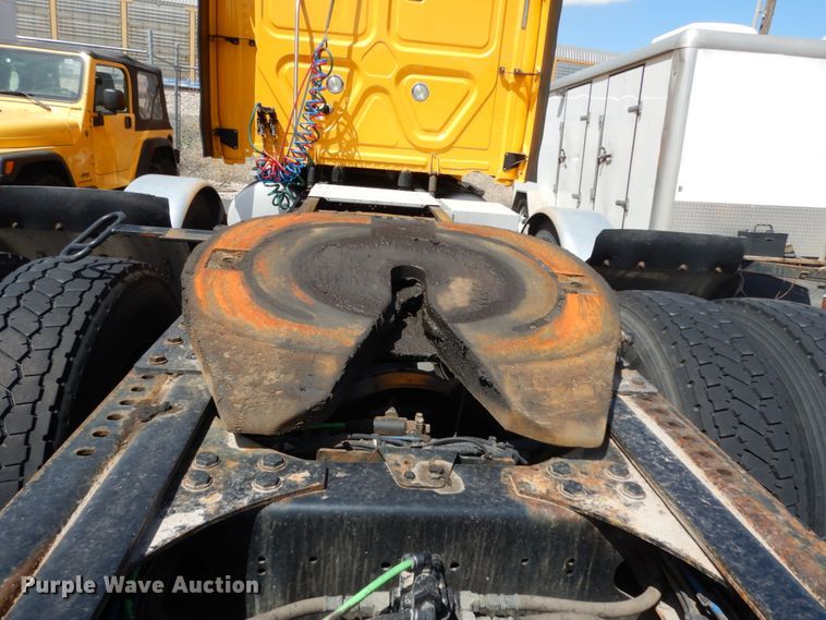 image for item DC2091 2016 Freightliner Cascadia 125  semi truck