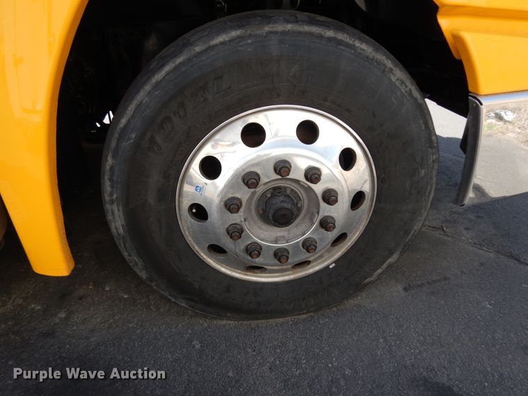 image for item DC2091 2016 Freightliner Cascadia 125  semi truck