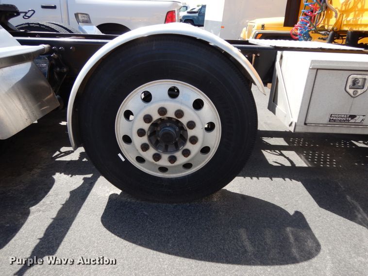 image for item DC2091 2016 Freightliner Cascadia 125  semi truck