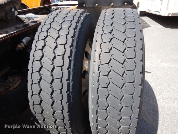 image for item DC2091 2016 Freightliner Cascadia 125  semi truck