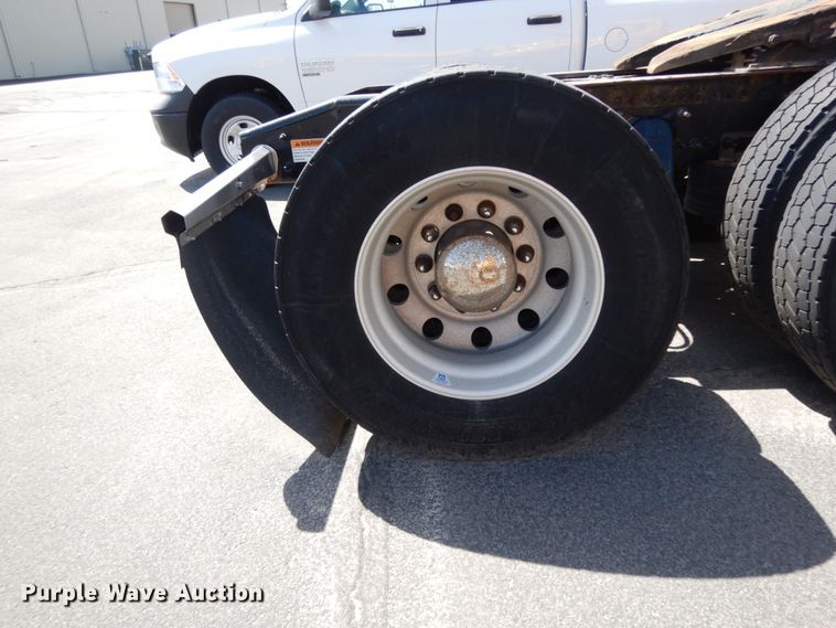 image for item DC2091 2016 Freightliner Cascadia 125  semi truck