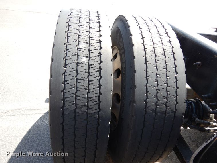 image for item DC2091 2016 Freightliner Cascadia 125  semi truck