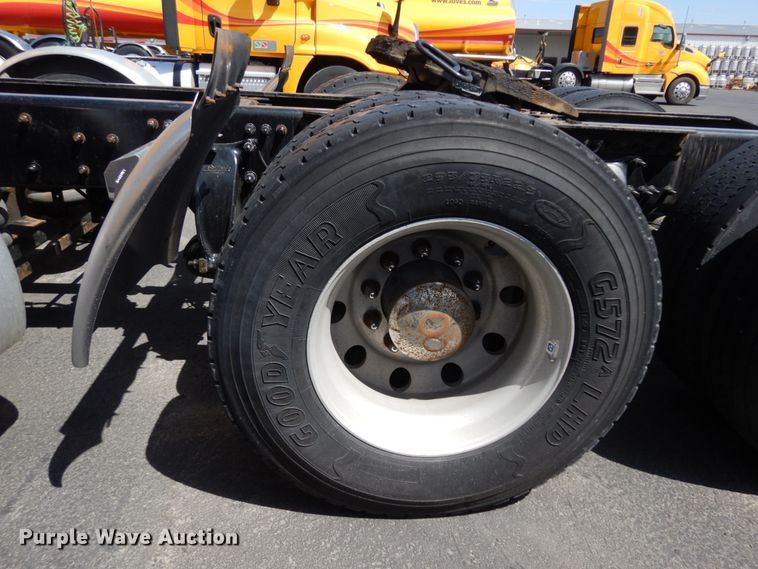 image for item DC2091 2016 Freightliner Cascadia 125  semi truck