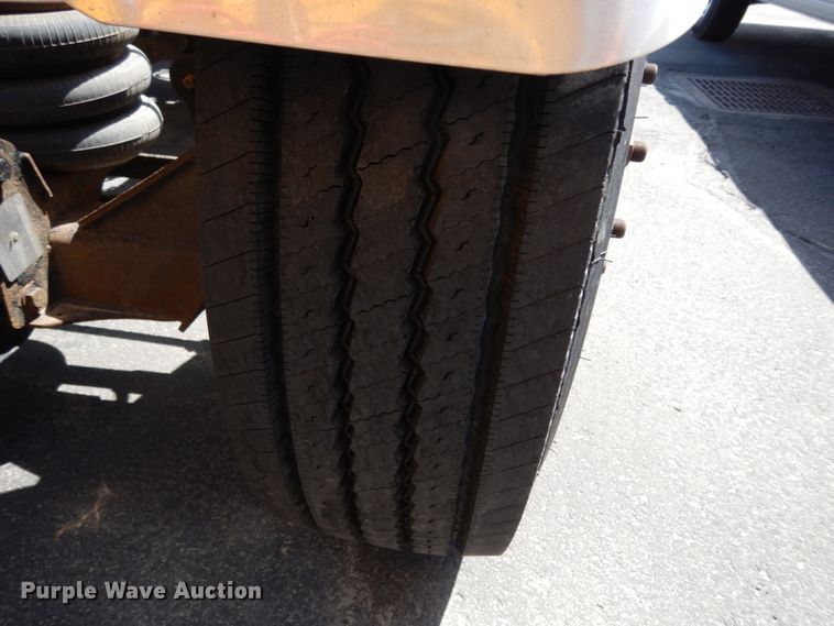 image for item DC2091 2016 Freightliner Cascadia 125  semi truck