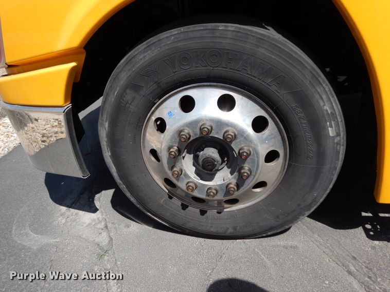 image for item DC2091 2016 Freightliner Cascadia 125  semi truck