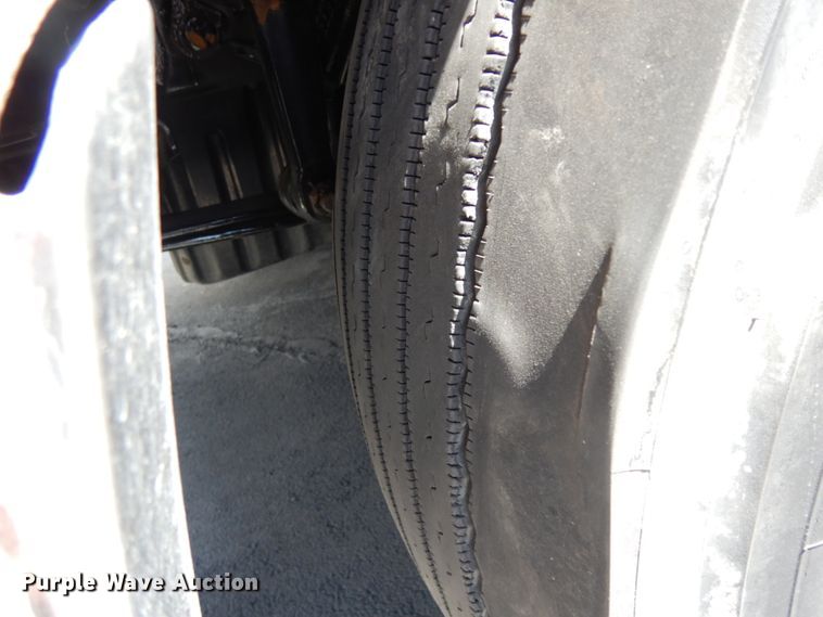 image for item DC2091 2016 Freightliner Cascadia 125  semi truck