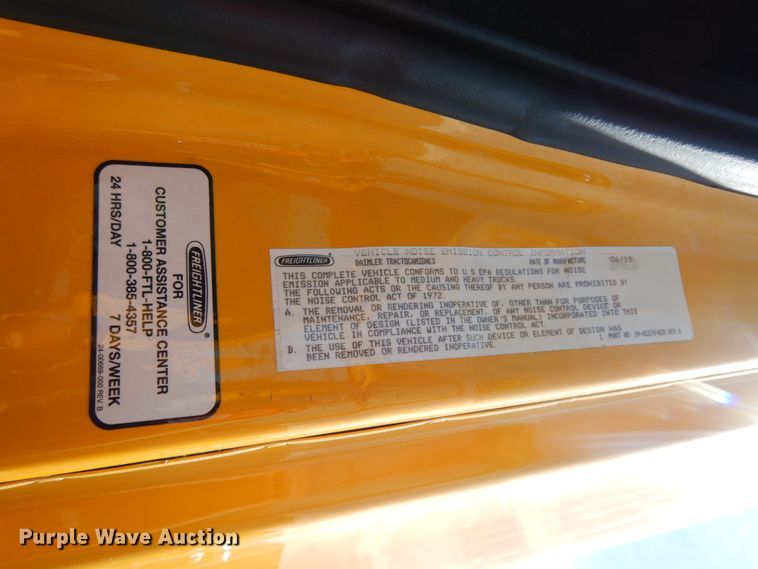 image for item DC2091 2016 Freightliner Cascadia 125  semi truck