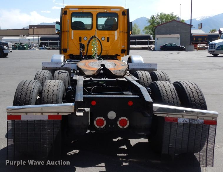 image for item DC2092 2018 Freightliner Cascadia 125  semi truck