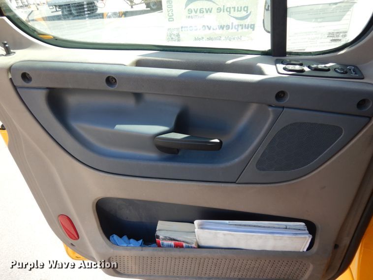 image for item DC2092 2018 Freightliner Cascadia 125  semi truck