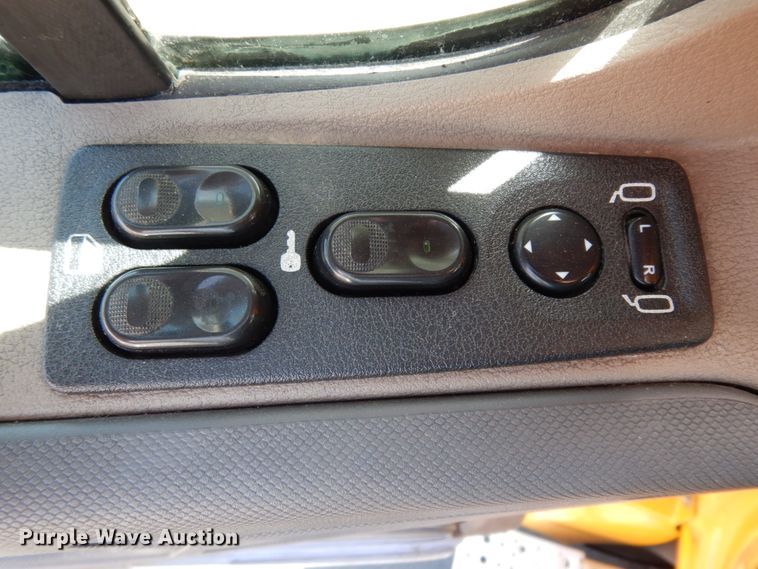 image for item DC2092 2018 Freightliner Cascadia 125  semi truck