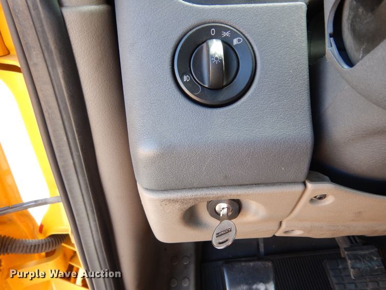 image for item DC2092 2018 Freightliner Cascadia 125  semi truck