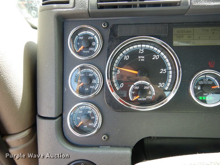 image for item DC2092 2018 Freightliner Cascadia 125  semi truck