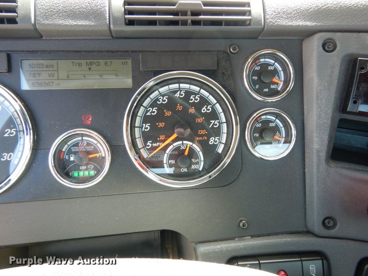 image for item DC2092 2018 Freightliner Cascadia 125  semi truck