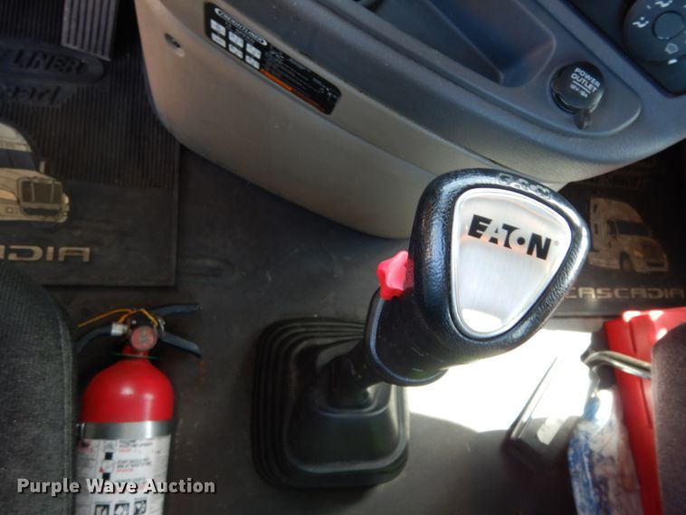 image for item DC2092 2018 Freightliner Cascadia 125  semi truck