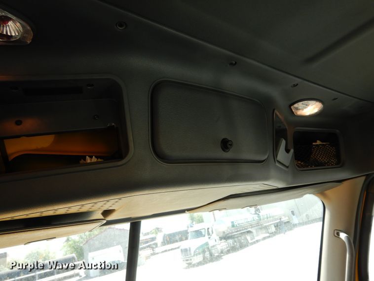 image for item DC2092 2018 Freightliner Cascadia 125  semi truck