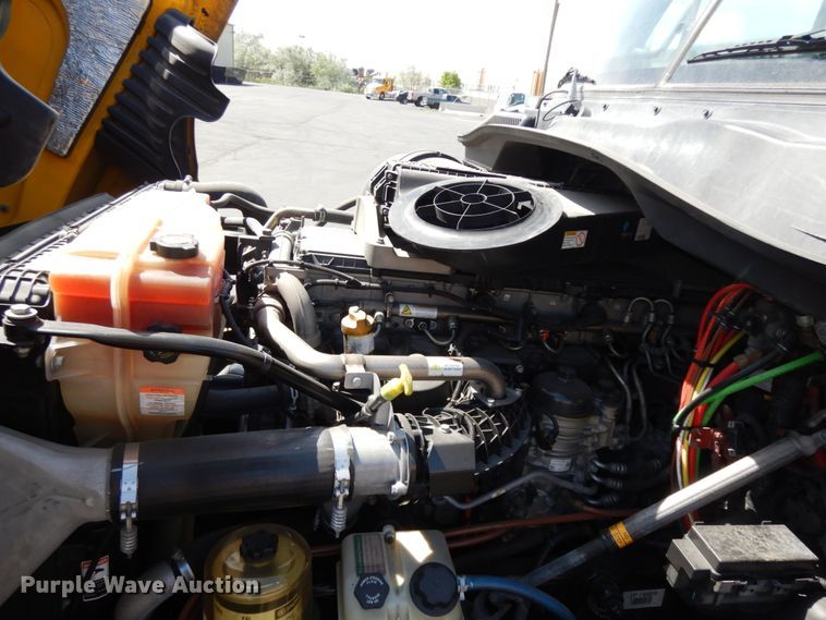 image for item DC2092 2018 Freightliner Cascadia 125  semi truck