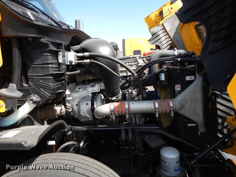 image for item DC2092 2018 Freightliner Cascadia 125  semi truck