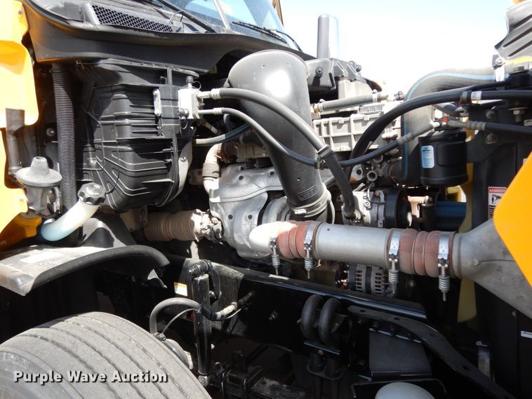 image for item DC2092 2018 Freightliner Cascadia 125  semi truck