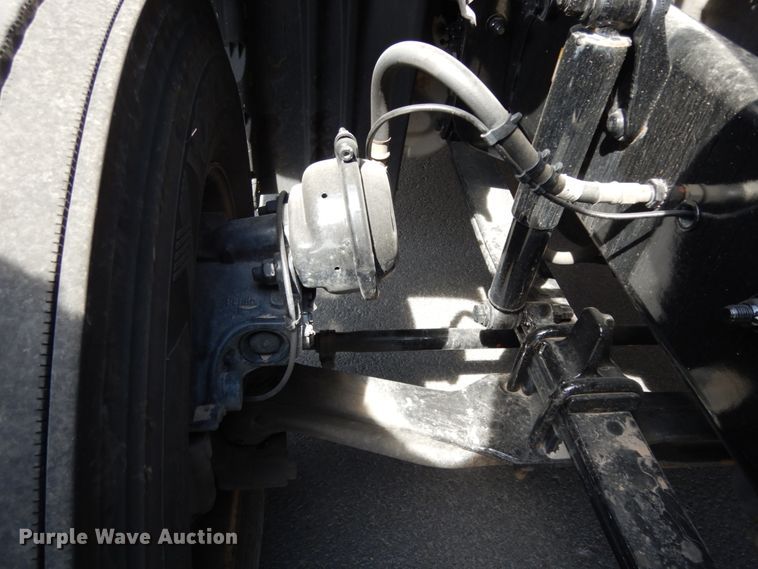 image for item DC2092 2018 Freightliner Cascadia 125  semi truck