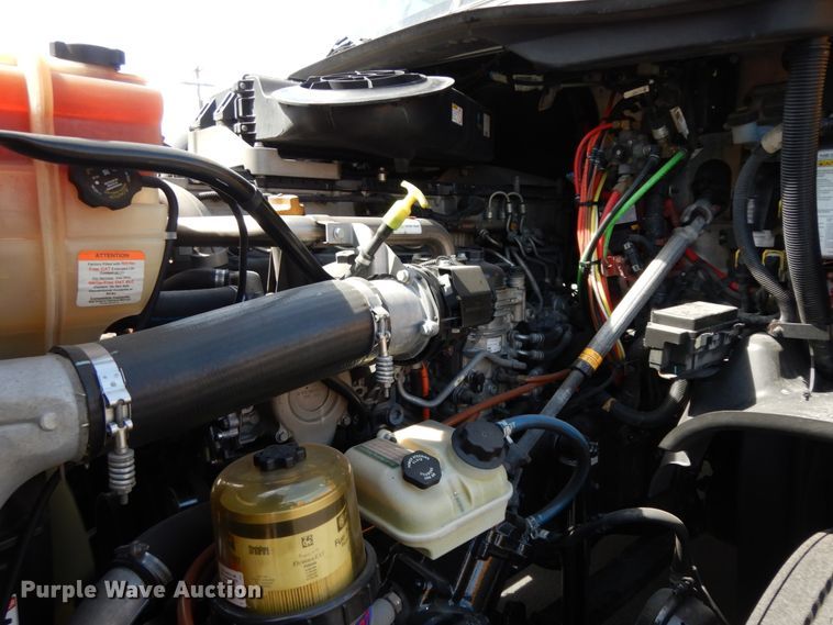 image for item DC2092 2018 Freightliner Cascadia 125  semi truck