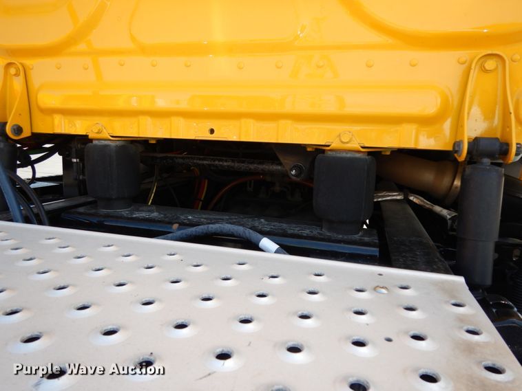 image for item DC2092 2018 Freightliner Cascadia 125  semi truck