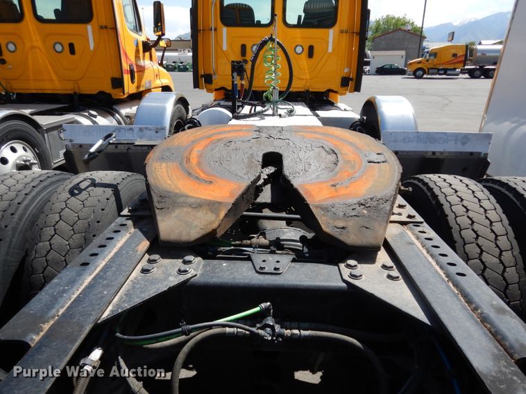 image for item DC2092 2018 Freightliner Cascadia 125  semi truck