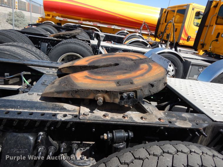 image for item DC2092 2018 Freightliner Cascadia 125  semi truck