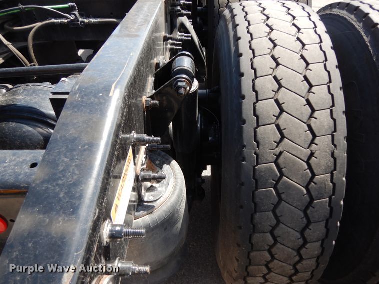 image for item DC2092 2018 Freightliner Cascadia 125  semi truck