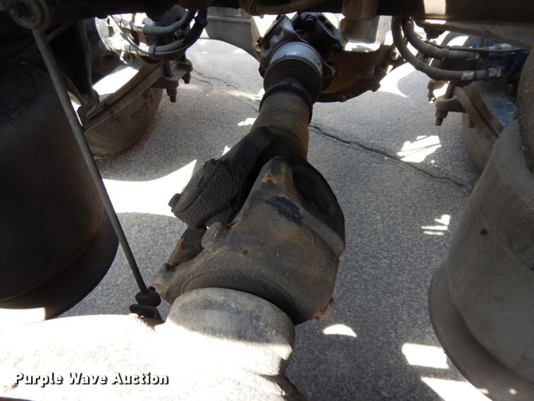 image for item DC2092 2018 Freightliner Cascadia 125  semi truck