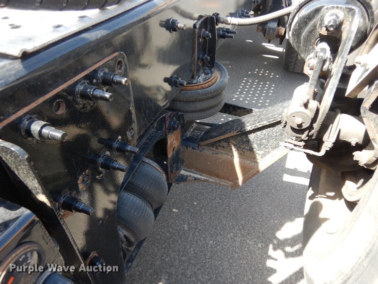 image for item DC2092 2018 Freightliner Cascadia 125  semi truck