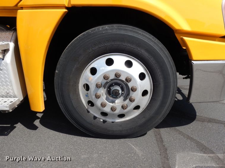 image for item DC2092 2018 Freightliner Cascadia 125  semi truck