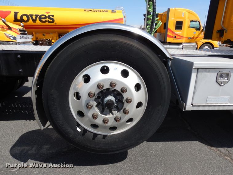 image for item DC2092 2018 Freightliner Cascadia 125  semi truck