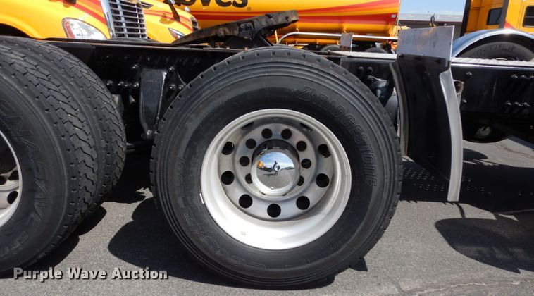 image for item DC2092 2018 Freightliner Cascadia 125  semi truck