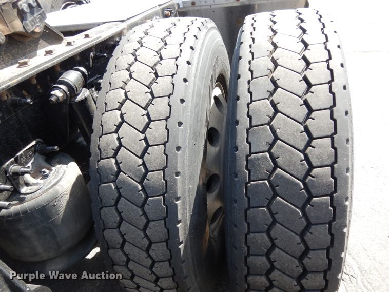 image for item DC2092 2018 Freightliner Cascadia 125  semi truck