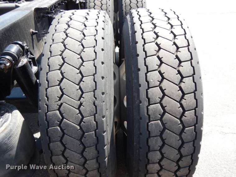 image for item DC2092 2018 Freightliner Cascadia 125  semi truck