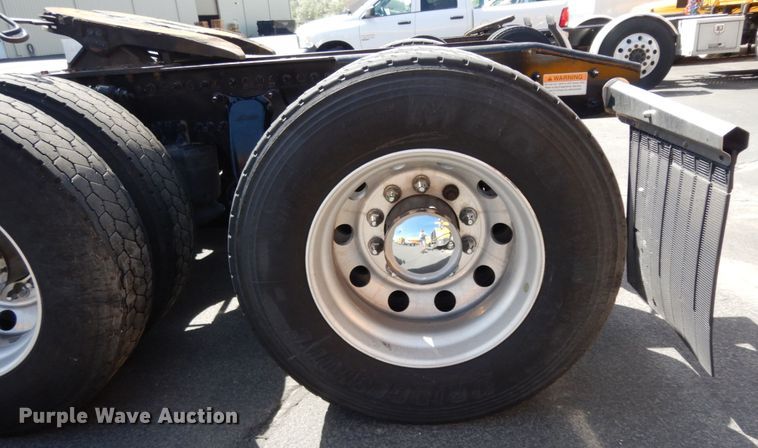 image for item DC2092 2018 Freightliner Cascadia 125  semi truck