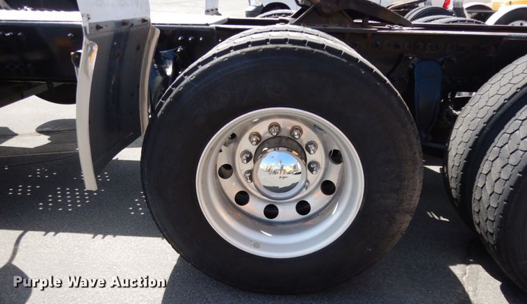 image for item DC2092 2018 Freightliner Cascadia 125  semi truck