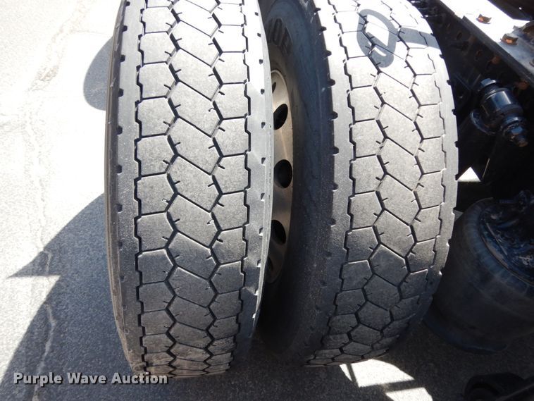 image for item DC2092 2018 Freightliner Cascadia 125  semi truck