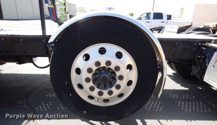 image for item DC2092 2018 Freightliner Cascadia 125  semi truck