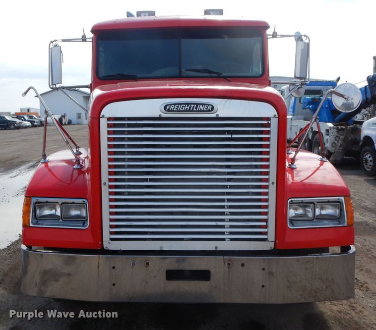 image for item DF6793 1997 Freightliner FLD120  semi truck