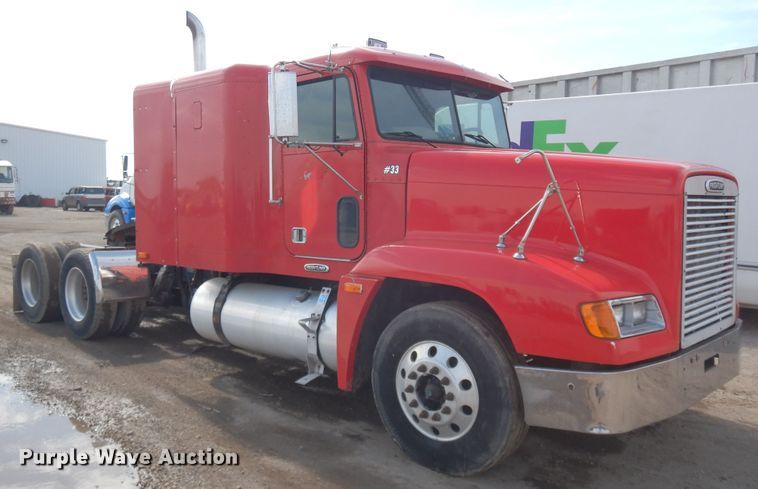 image for item DF6793 1997 Freightliner FLD120  semi truck