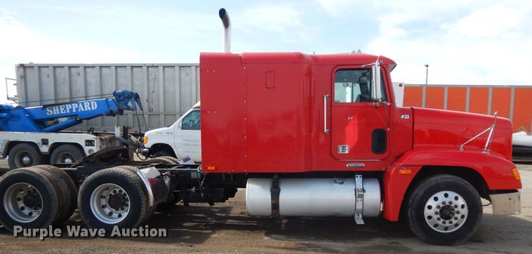 image for item DF6793 1997 Freightliner FLD120  semi truck