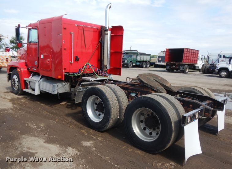 image for item DF6793 1997 Freightliner FLD120  semi truck