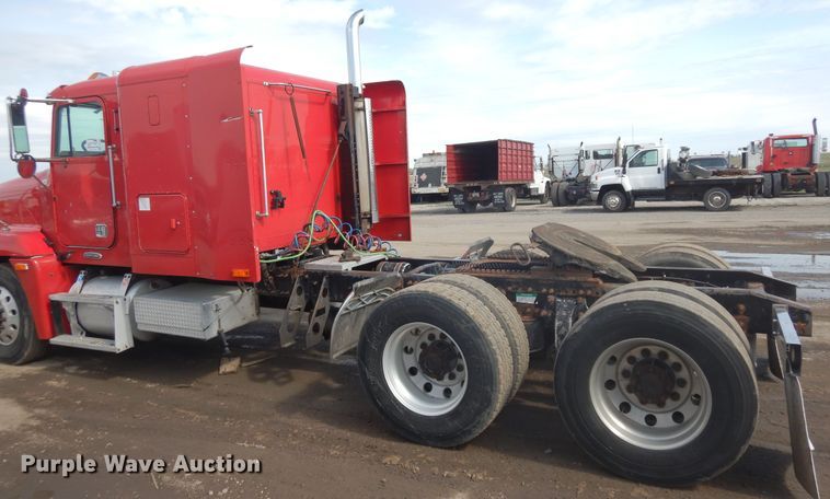 image for item DF6793 1997 Freightliner FLD120  semi truck