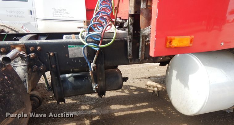 image for item DF6793 1997 Freightliner FLD120  semi truck