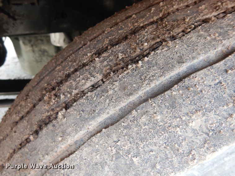 image for item DF6793 1997 Freightliner FLD120  semi truck