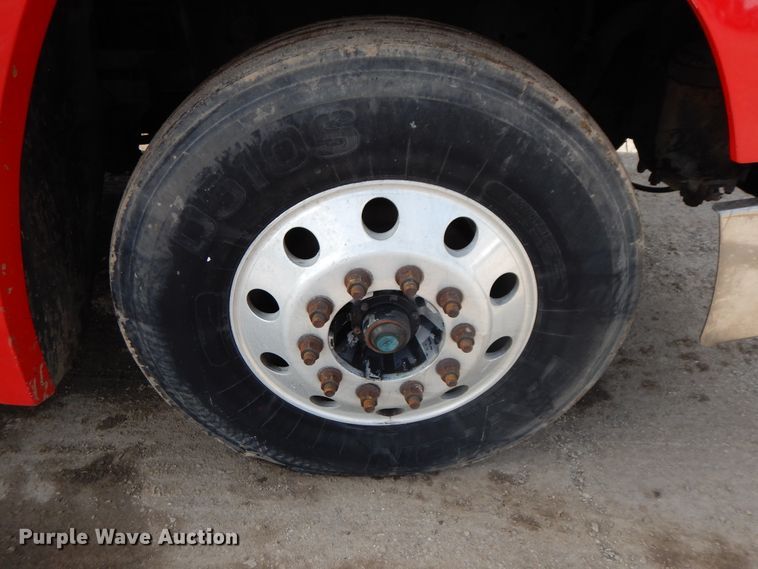 image for item DF6793 1997 Freightliner FLD120  semi truck